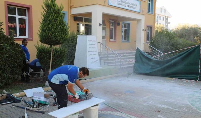 Muğla Büyükşehir'den zarar verilen Atatürk büstüne hızlı müdahale