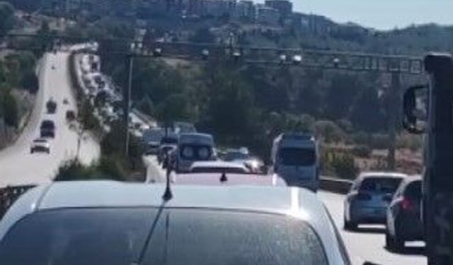 Muğla'da üç araçlı zincirleme trafik kazası