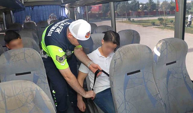 Okullar açıldı, trafik jandarmaları denetime başladı