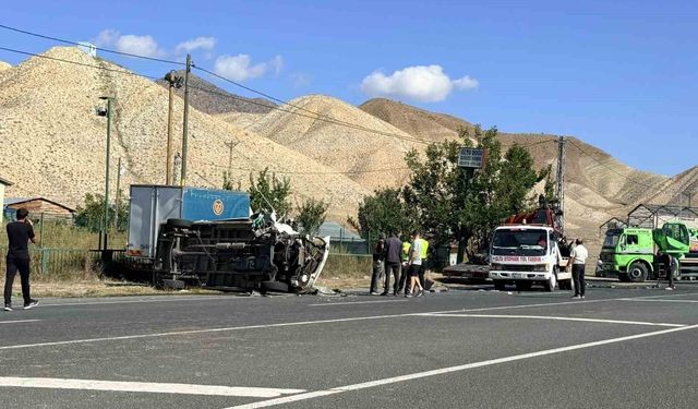 Oltu-Ardahan yolunda feci kaza: 2'si ağır 3 yaralı