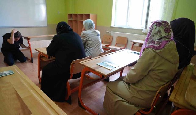 Önce öğrendiler sonra çevrelerine anlatacaklar: Demirözü'nde vatandaşlara afet ve çevre bilgilendirmesi