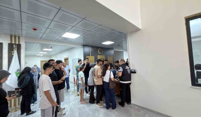 Osmaniye'de üniversiteyi kazanan gençlere valiz ve havlu desteği