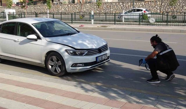 Otomobilin çarptığı yaşlı adam ağır yaralandı