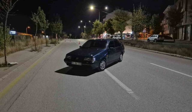 Polis ekiplerince durdurulan sürücü otomobilini terk edip kaçtı