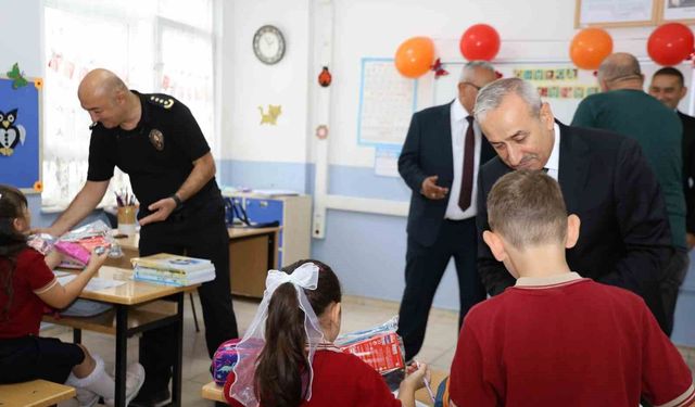 Polis Emeklileri Derneğinden öğrencilere okula başlangıç seti desteği