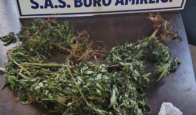 Polisin 'dur' ihtarına uymadı, üzerinde ve evinde uyuşturucu çıktı