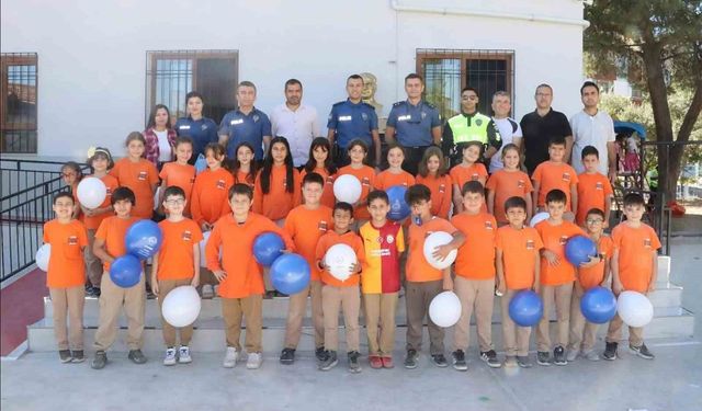 Polislerden lösemiyi yenen Talha'ya moral ziyareti