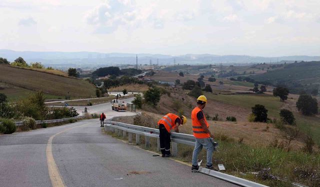 Sakarya'da çelik oto korkuluk montajına başlandı