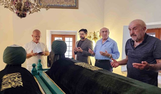 Şeyh İbrahim Tennuri Türbesi'nin puşide ve destarları yenilendi