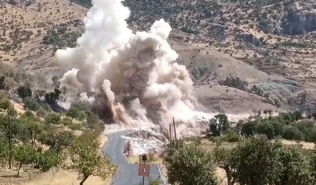 Siirt-Pervari yolunda kontrollü patlatma kamerada