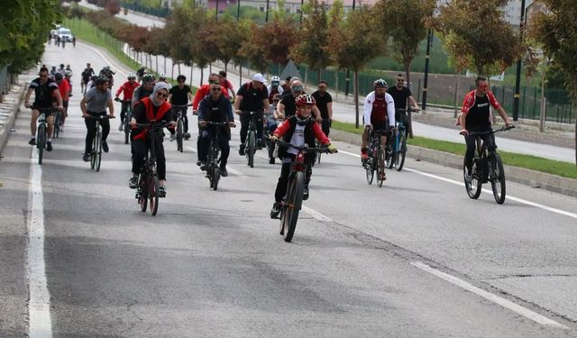 Sivas'ta bisiklet severler pedal çevirdi