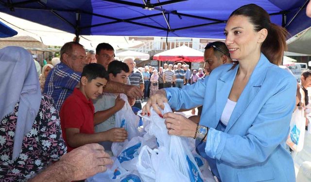 Söke Belediyesi'nin unları, Bağarası'nda vatandaşlara dağıtıldı