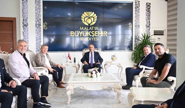 Spor dünyasının ünlü isimlerinden Başkan Er'e övgü