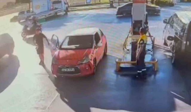 Şüphelinin para dolu poşeti alarak uzaklaştığı anlar; Kameraya yansıdı