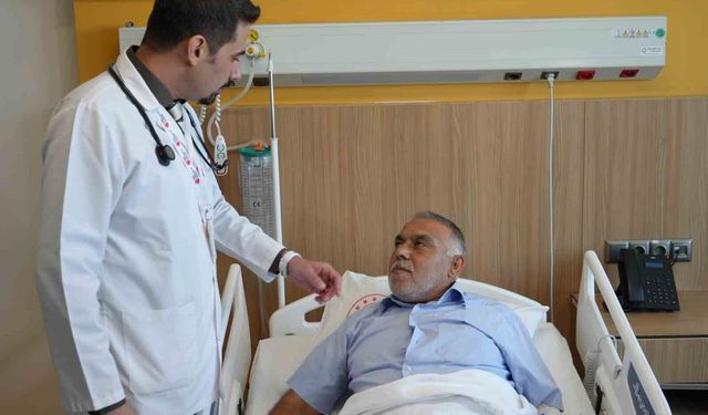 Türkiye'de bir ilk: Açık kalp ameliyatı olmadan kalbindeki delikten kurtuldu