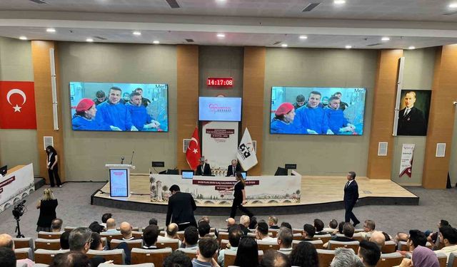 Türkiye'nin ilk 'Canlı Vakalı İlaçlı Balon Kardiyoloji Zirvesi' Adana'da başladı