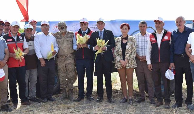 Tuşba'da 'Silajlık Mısır Hasadı Tarla Günü' düzenlendi