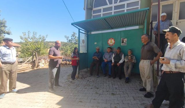 Uşak İl Tarım ve Orman Müdürlüğü personelleri üreticilerle bir araya geldi
