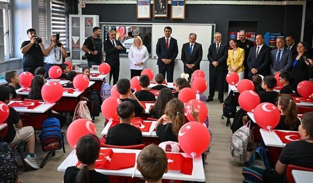 Uşak'ta eğitim öğretim yılının ilk ders zili çaldı