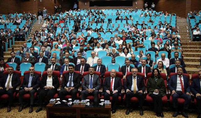 Uşak'ta 'Timsal Karabekir ile Tarihin Kalbine Yolculuk' söyleşisi