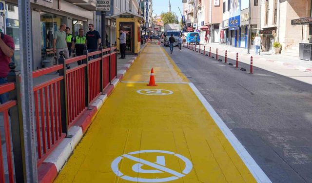 Uşak'ta yol çizgileri yenileniyor