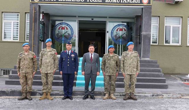 Vali Çiçek'ten göreve başlayan komutanlara ziyaret