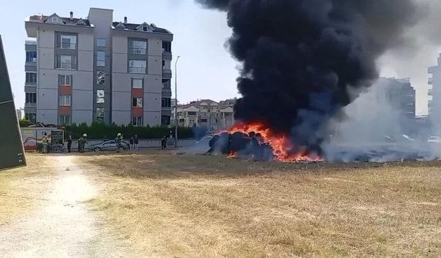 Yanan halı saha malzemeleri, site sakinlerine korku dolu anlar yaşattı