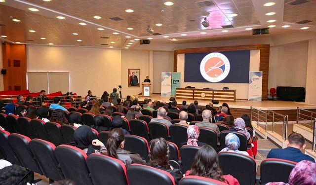 Yapay zeka ve eğitimin geleceği Kastamonu'da masaya yatırılıyor
