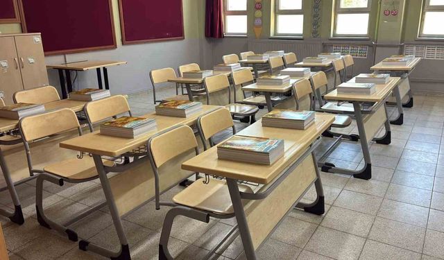 Yatağan'da 120 bin ders kitabı öğrencilerin sıralarında hazır