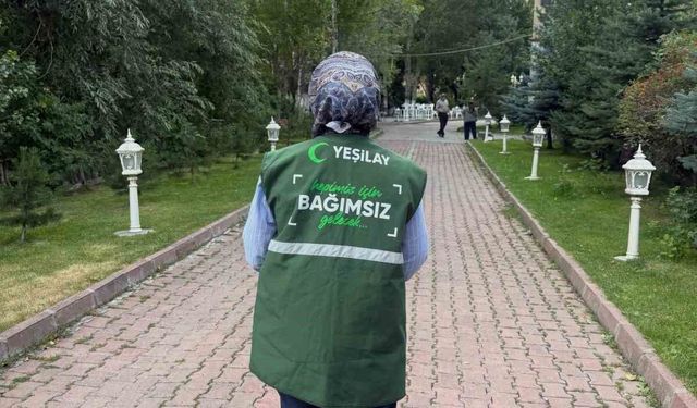 Yeşilay Kars'tan esnaflara bağımlılıkla mücadele bilgilendirmesi