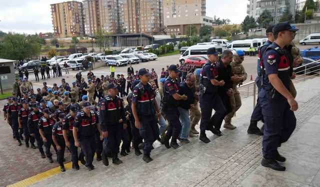 Yolsuzluk soruşturmasında aralarında 2 eski belediye başkanının da bulunduğu 35 şüpheli hakim karşısında