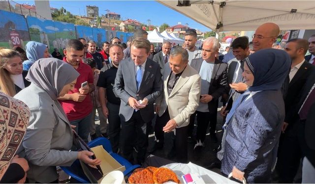 Yüksekova'da kadın kursiyerlerin el emekleri sergilendi