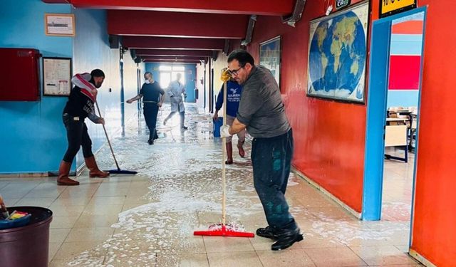 Yüksekova'da yeni eğitim öğretim yılı için okullar temizlendi