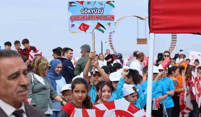 Yüzlerce uçurtma Filistinli çocuklar için uçuruldu