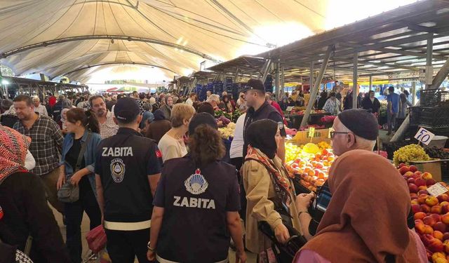 Zabıta ekiplerinden halk pazarında sıkı denetim