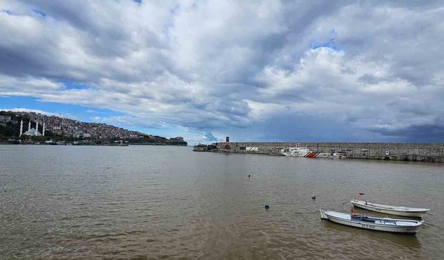 Zonguldak'ta liman çamura bulandı