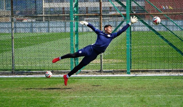 Rizeli Kaleci Mehmet Akif Öztürk, 1. Lig’e İmza Attı