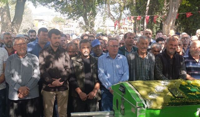 Ailesinin yanında katledilen genç kız son yolculuğuna uğurlandı