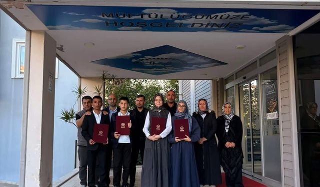 Alanya'da hafızlık eğitimini tamamlayan öğrenciler belgelerine kavuştu