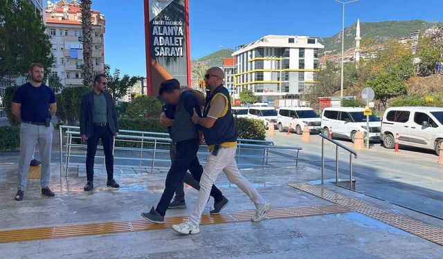 Antalya'da tefecilik ve şantaj operasyonunda 6 tutuklama