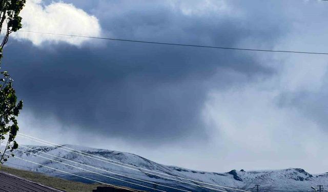 Ardahan'a mevsimin ilk karı yağdı, Kısır Dağı'nın zirvesi beyaza büründü