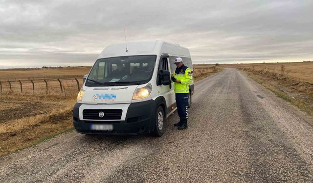 Babaeski'de jandarmadan okul servislerine denetim