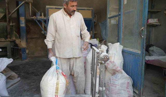 Babasından devraldığı geleneksel değirmenciliği 47 yıldır ayakta tutuyor