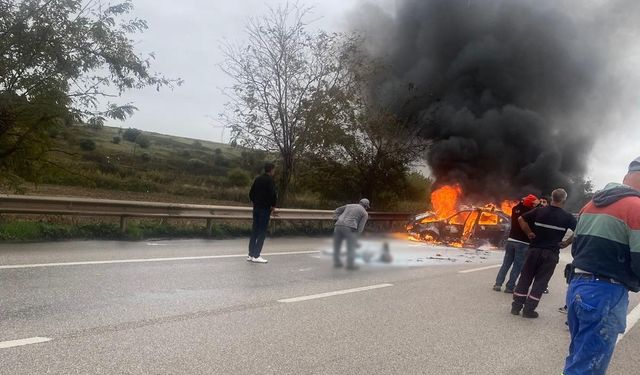 Bandırma-Çanakkale yolunda feci kaza: Araç alev aldı, 2 kişi yaralandı