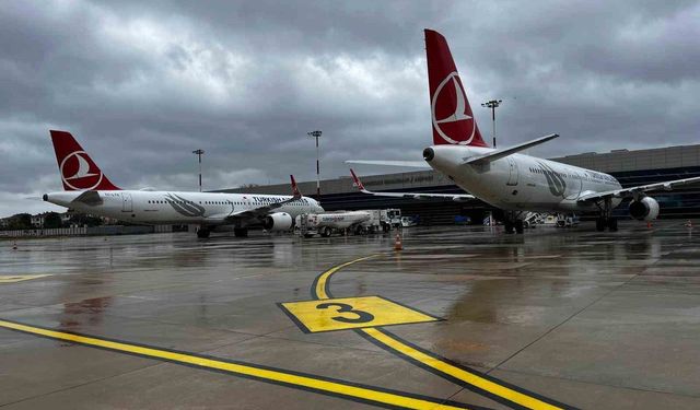 Barselona ve Çukurova'dan gelen yolcu uçakları Çanakkale Havalimanı'na iniş yaptı