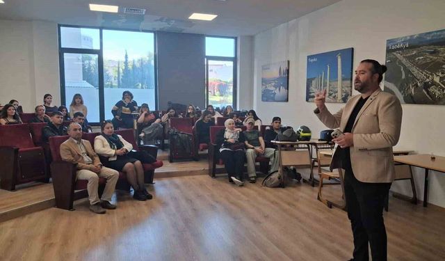 'Başarı tesadüf değil, emek işidir' diyerek gençlere mesaj verdi
