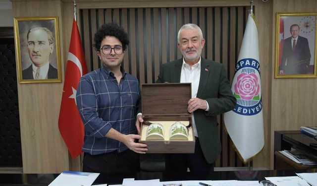 Başkan Başdeğirmen'in tanıtım desteği Isparta gülünü Çin'e taşıdı