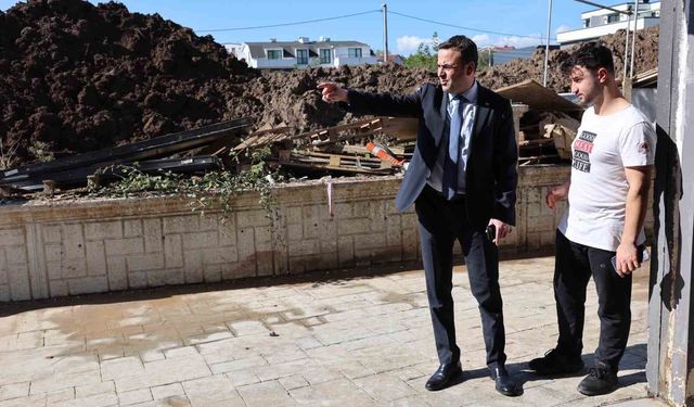 Başkan Özlü'den selzede esnafa destek