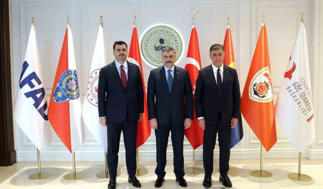 Başkan Tugay'dan İzmir için Ankara'da üst düzey temaslar