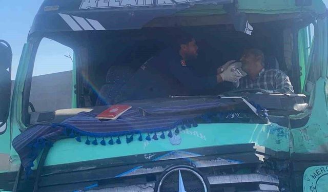 Batman'da kamyon ile tır çarpıştı: 1 yaralı